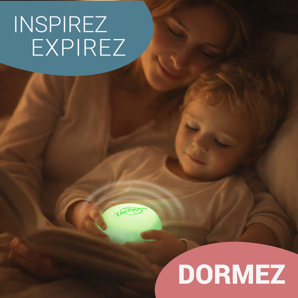 Une mère et son enfant lisent ensemble, un ZenSpire + allumé entre leurs mains : inspirez, expirez, dormez