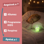 Enfant endormi près d’un ZenSpire Pocket allumé en vert : allumez, programme Kids, respirez