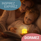 Une mère et son enfant lisent ensemble, un ZenSpire Pocket allumé entre leurs mains : inspirez, expirez, dormez