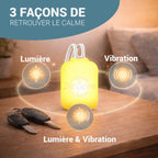 ZenSpire Pocket allumé sur une table en bois, avec ses modes lumière, vibration, ou les deux